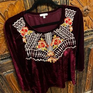 JODIFL Women's Embroidered Velvet Top - Burgundy